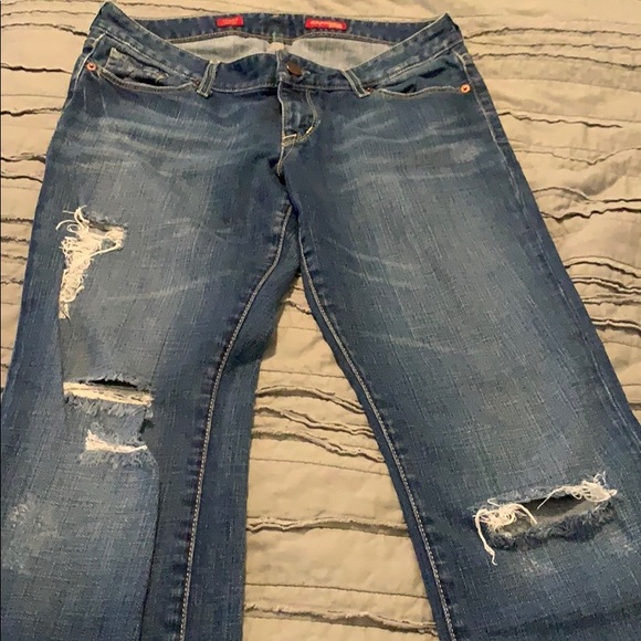 Distressed jean - Picture 1 of 3